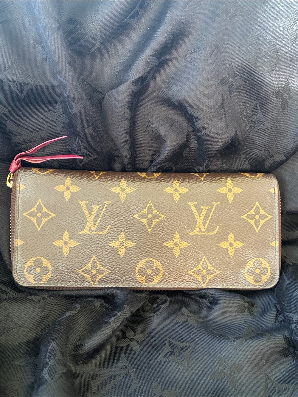🤎 Louis Vuitton Clémence Wallet in Monogram canvas with fuchsia leather interio